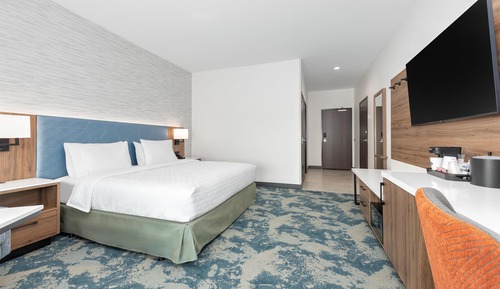 Room, 1 King Bed, Refrigerator & Microwave