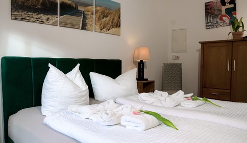 Double Room, 1 Queen Bed, Courtyard View