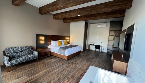 Luxury Suite, 1 King Bed