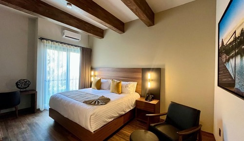 Standard Room, 1 King Bed