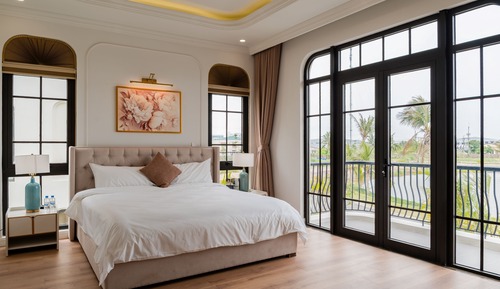 Lake Villa (7BR)