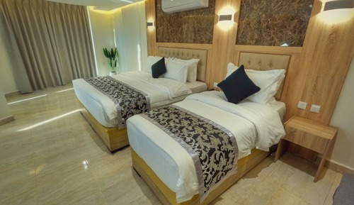 Classic Triple Room, City View
