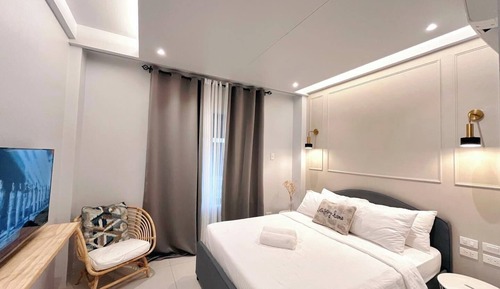 Deluxe Room, 1 Queen Bed, Non Smoking, Air conditioning