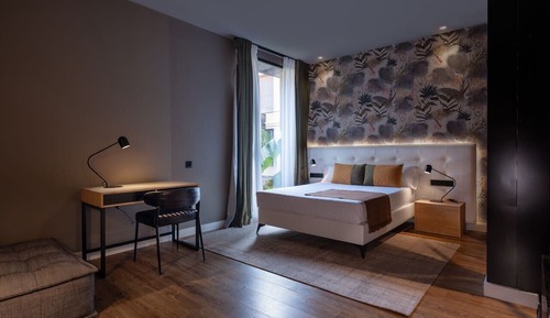 Deluxe Suite, Jetted Tub, Garden View