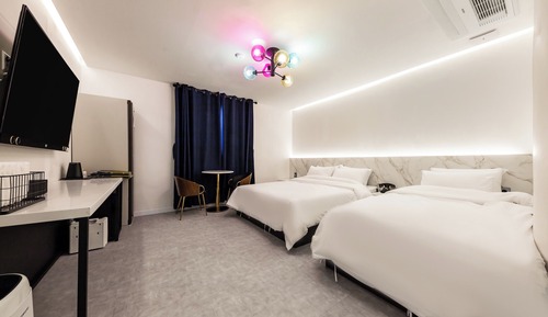 Deluxe Twin Room, City View