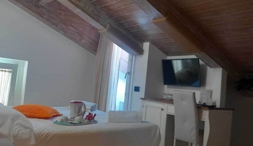 Basic Double Room, Balcony, Mountain View