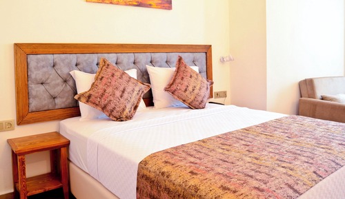 Family Triple Room, City View