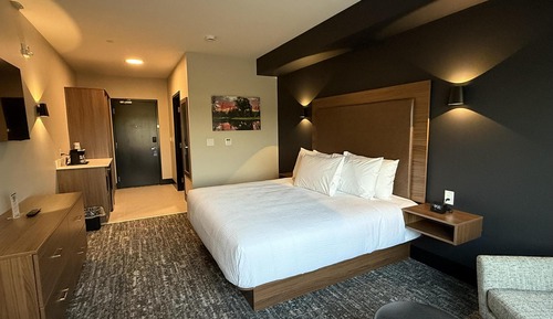 Standard Room, 1 King Bed, Accessible, Non Smoking
