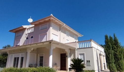 House (Five Bedroom Villa with Outdoor Swimm)