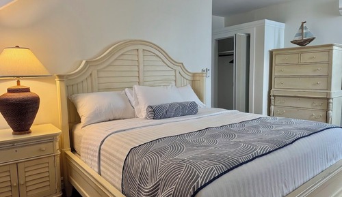 Luxury Suite, 1 King Bed, Ocean View