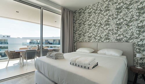 Luxury Apartment, 3 Bedrooms, Sea View