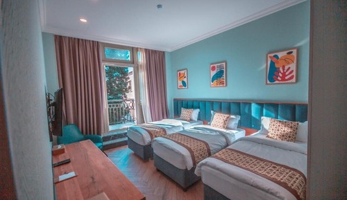 Superior Triple Room, Balcony, City View