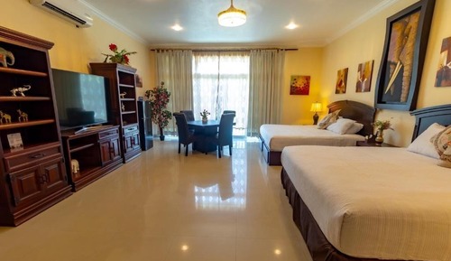 Design Quadruple Room