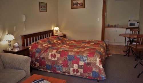 Comfort Double Room, 1 Queen Bed, Kitchenette, Courtyard View