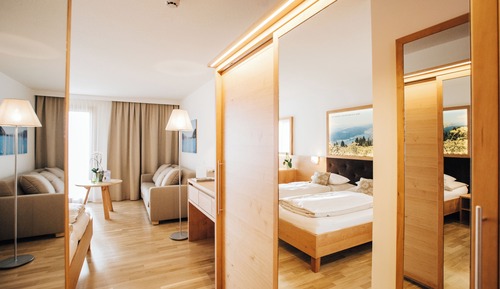 Suite, Lake View