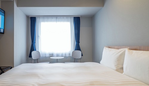 Double Room, Smoking