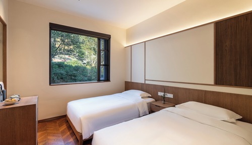 Twin Room, Hill View