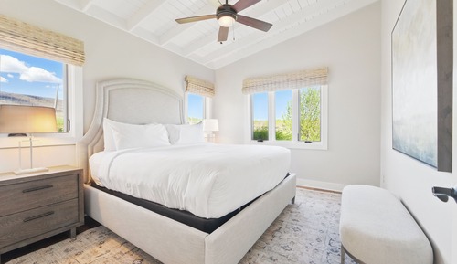 Luxury Cabin, Vineyard View