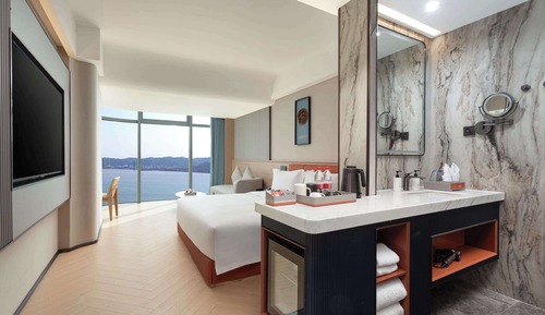 Deluxe Room, 1 King Bed, Non Smoking, Ocean View