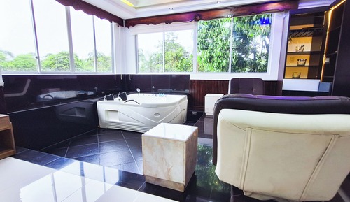 Suite, Garden View