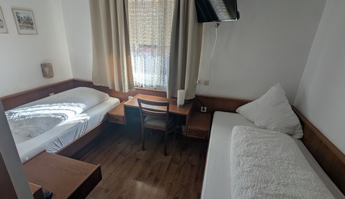 Basic Twin Room, Private Bathroom (Separate Betten)
