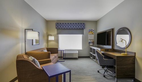 Suite, 1 King Bed, Hearing Accessible