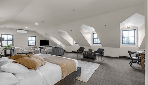 Luxury Suite