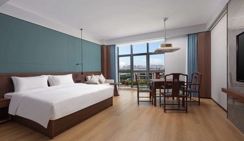 Business Room, 1 King Bed, Non Smoking (Mahjong Room)