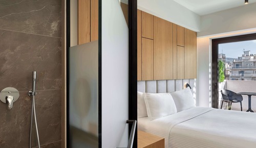 Deluxe Room, 1 Queen Bed, Jetted Tub, City View