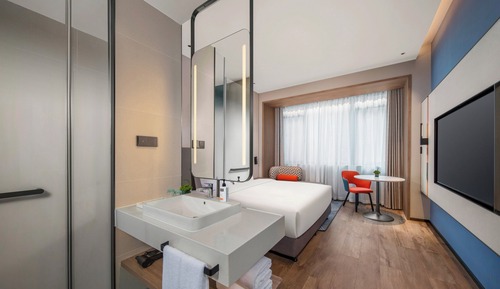 Standard Room, 1 King Bed
