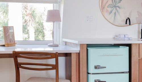 Luxury Studio Suite, 1 King Bed, Kitchenette, Courtyard View
