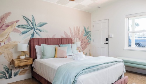 Luxury Studio Suite, 1 Queen Bed, Kitchenette, Courtyard View