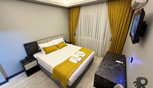 Basic Double Room Single Use, 1 Double Bed, Smoking, Private Bathroom