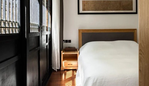 Deluxe Suite, Private Bathroom, Courtyard View
