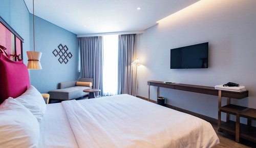 Premium Room, 1 King Bed, Partial Ocean View, Sea Facing