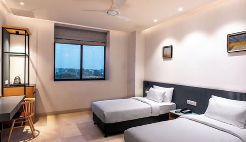 Comfort Room, 2 Twin Beds, Private Bathroom, City View