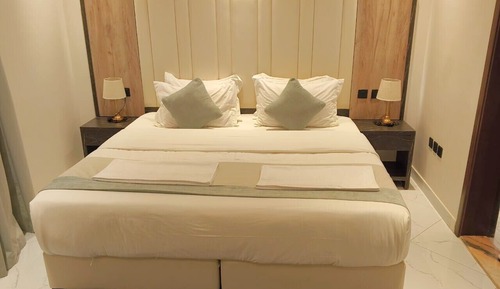 Standard Room, 1 King Bed