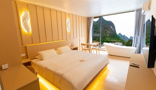 Superior Double Room, City View