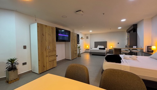 Deluxe Studio