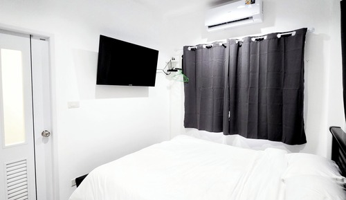 Economy Room, 1 Queen Bed, Lake View
