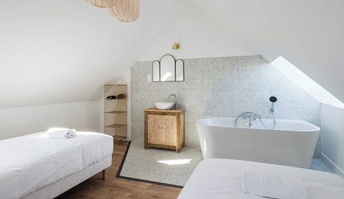 Comfort Duplex, Bathtub, City View