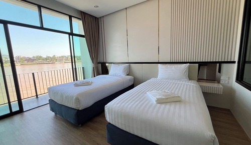 Superior Double Room, Lanai, River View