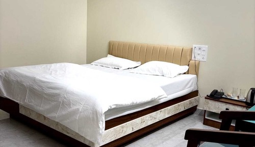 Economy Room