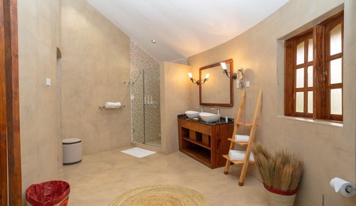 Villa, 1 King Bed, Non Smoking, Garden View (Balcony)