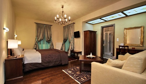 Junior Studio Suite