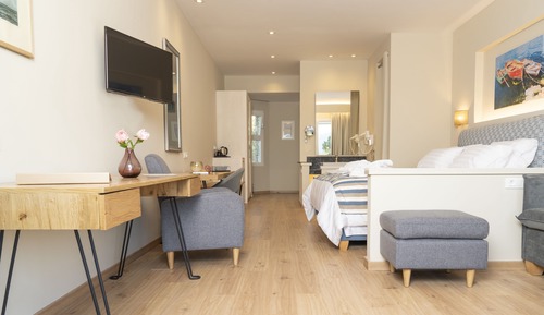 Bungalow Junior Suite with Open Hot Tub