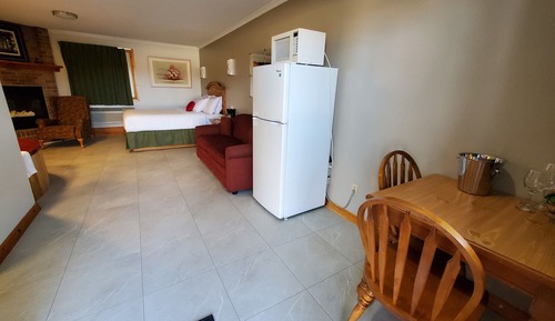 Suite, 1 Queen Bed, Non Smoking, Jetted Tub