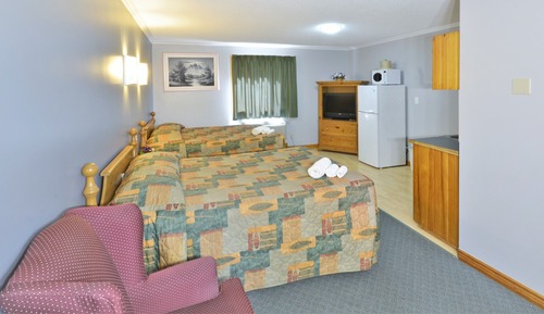 Family Room, 2 Queen Beds, Non Smoking