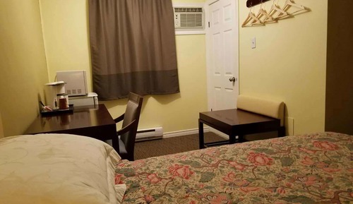 Comfort Room, 1 Queen Bed, Ensuite, Ground Floor