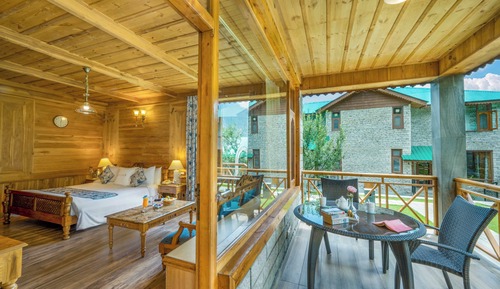 Deluxe Room, 1 Queen Bed (Garden View with  Balcony Double)